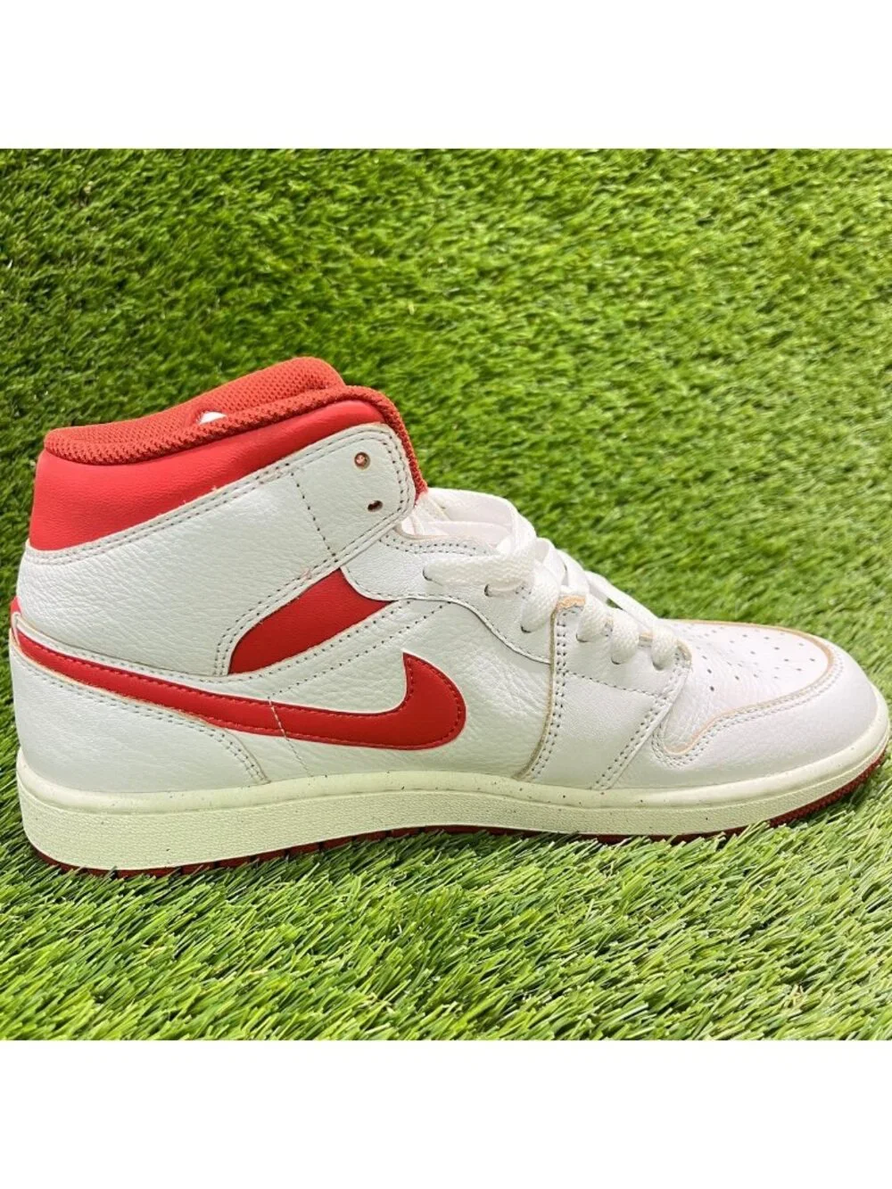 Nike Air Jordan 1 Mid SE Lobster Mens Size 9.5 White Basketball Shoes Sneakers